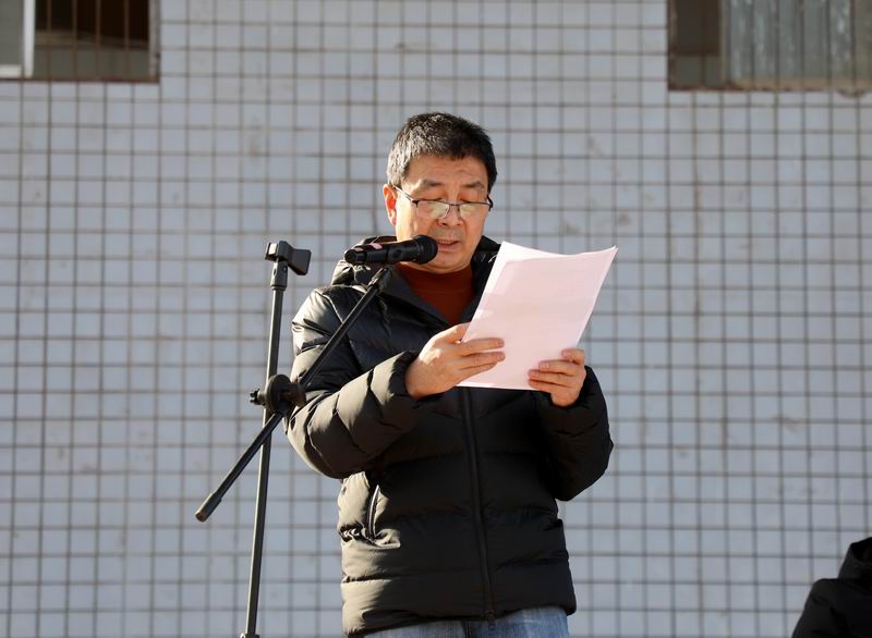 4、教務處處長薛冬宣讀《渭南技師學院關于獎勵第46屆世界技能大賽陜西省選拔賽獲獎學生的決定》.JPG 4、教務處處長薛冬宣讀《渭南技師學院關于獎勵第46屆世界技能大賽陜西省選拔賽獲獎學生的決定》.JPG