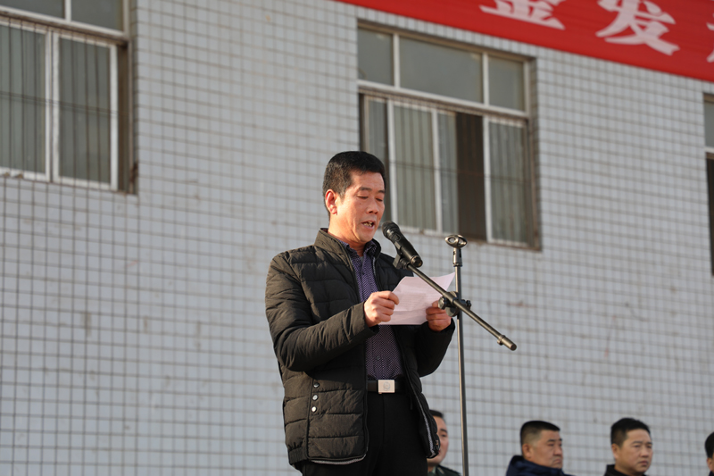 11、張雷家長作為代表發(fā)言.JPG 11、張雷家長作為代表發(fā)言.JPG