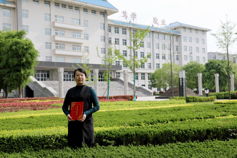 李阿卉老師榮獲一等獎(jiǎng)1.jpg 李阿卉老師榮獲一等獎(jiǎng)1.jpg