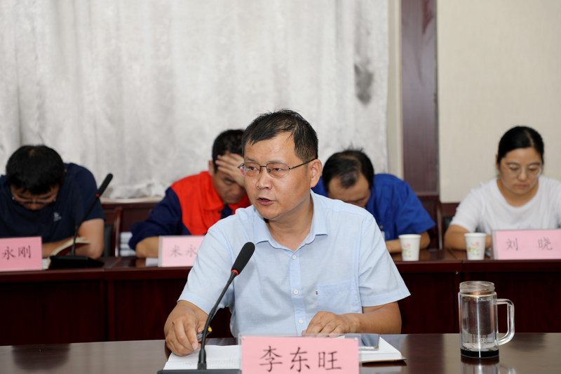 2、黨委副書記李東旺主持座談會.JPG 2、黨委副書記李東旺主持座談會.JPG