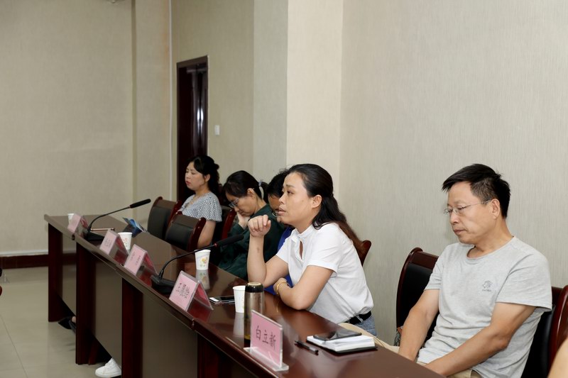 7、參會教師代�?.JPG 7、參會教師代�?.JPG